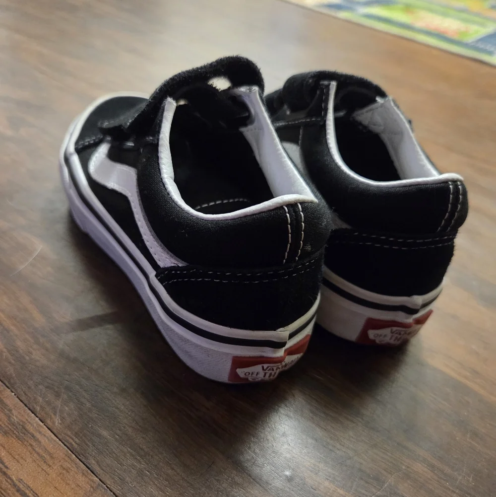Vans Classic Velcro Skate Sneakers, Toddler Vans, Old School Vans, Kids Vans - Picture 2 of 8